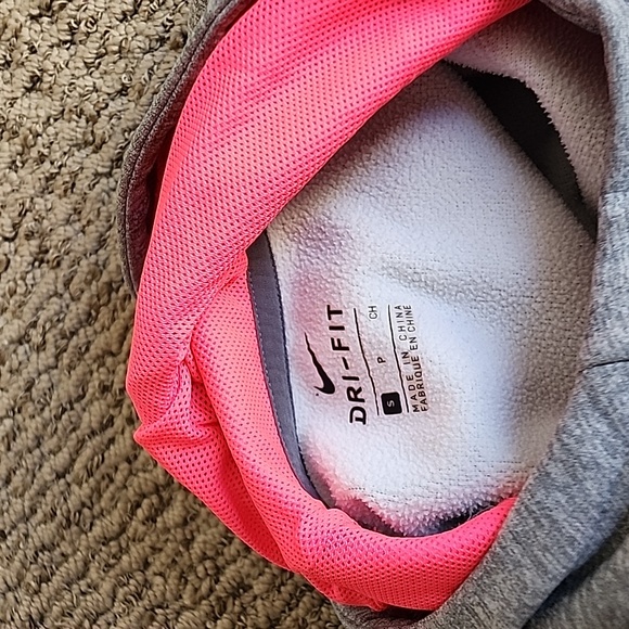 Girls Nike Dri-Fit Hooded Sweatshirt Gray/Pink - Picture 5 of 8